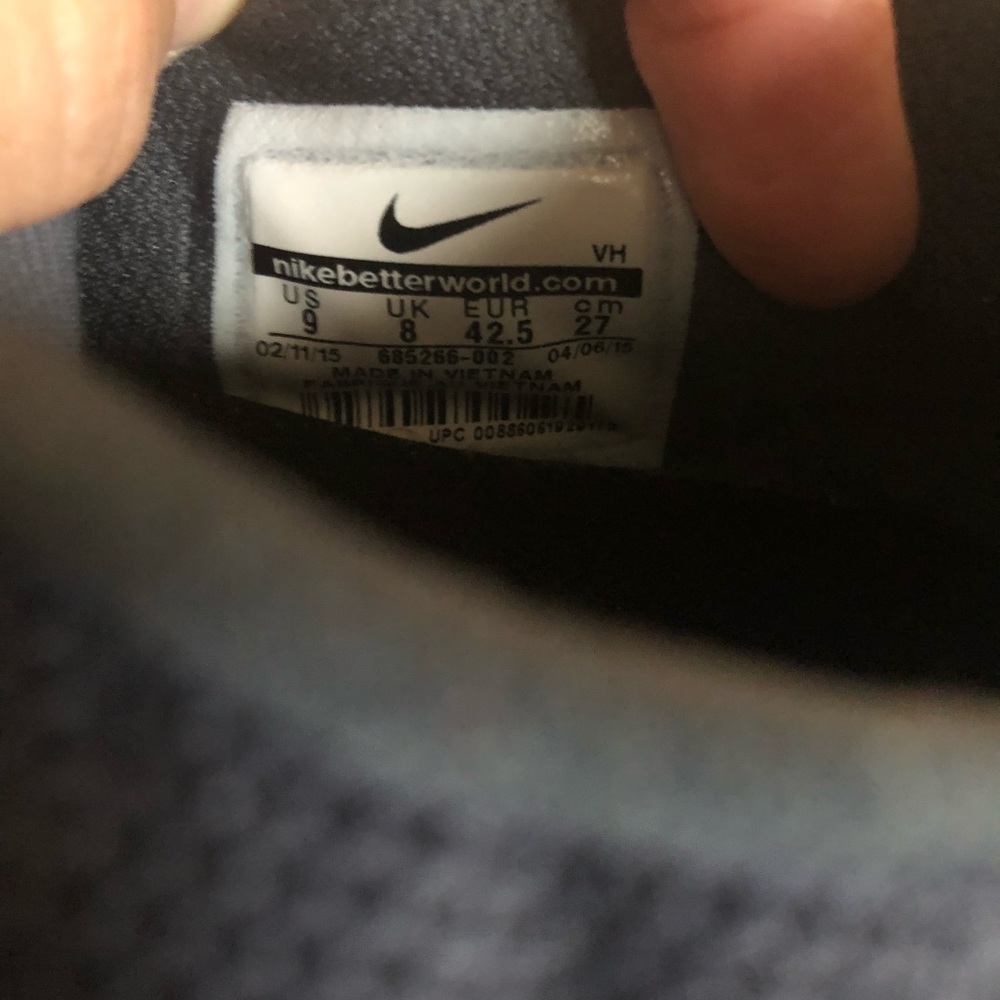 Running Shoes - Picture 3 of 4